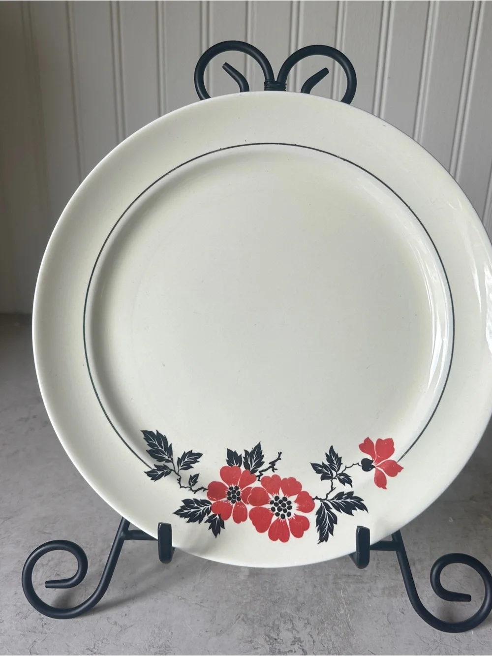 Hall China Red Poppy Dinner Plate 9.25” EUC Platinum Ring w Uranium Glaze